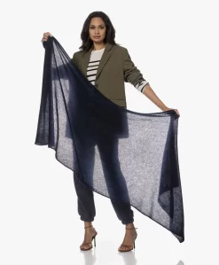 Repeat Oversized Bio Cashmere Sjaal - Navy 16 Repeat Oversized Bio Cashmere Sjaal - Navy -Kleding Series Winkel 230809 0c049858 d452 43e0 b112 049088a980cc scaled