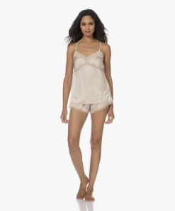 Love Stories Apollo Satijnen Shorts Met Kant - Off-White -Kleding Series Winkel 230809 23a401a8 766e 4d96 a4be ff1526130732 scaled