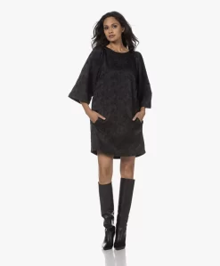 By-Bar Sadie Jaquard Jurk Met Flared Mouwen - Zwart -Kleding Series Winkel 230809 2715dc79 17cf 4af9 b9c7 6b240e89593f scaled