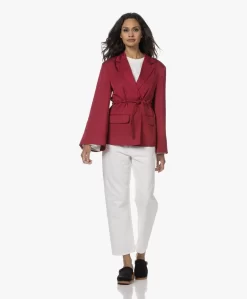 By Malene Birger Biento Twill Blazer - Jester Red -Kleding Series Winkel 230809 355dea51 7274 4443 af24 62eee61280e5 scaled