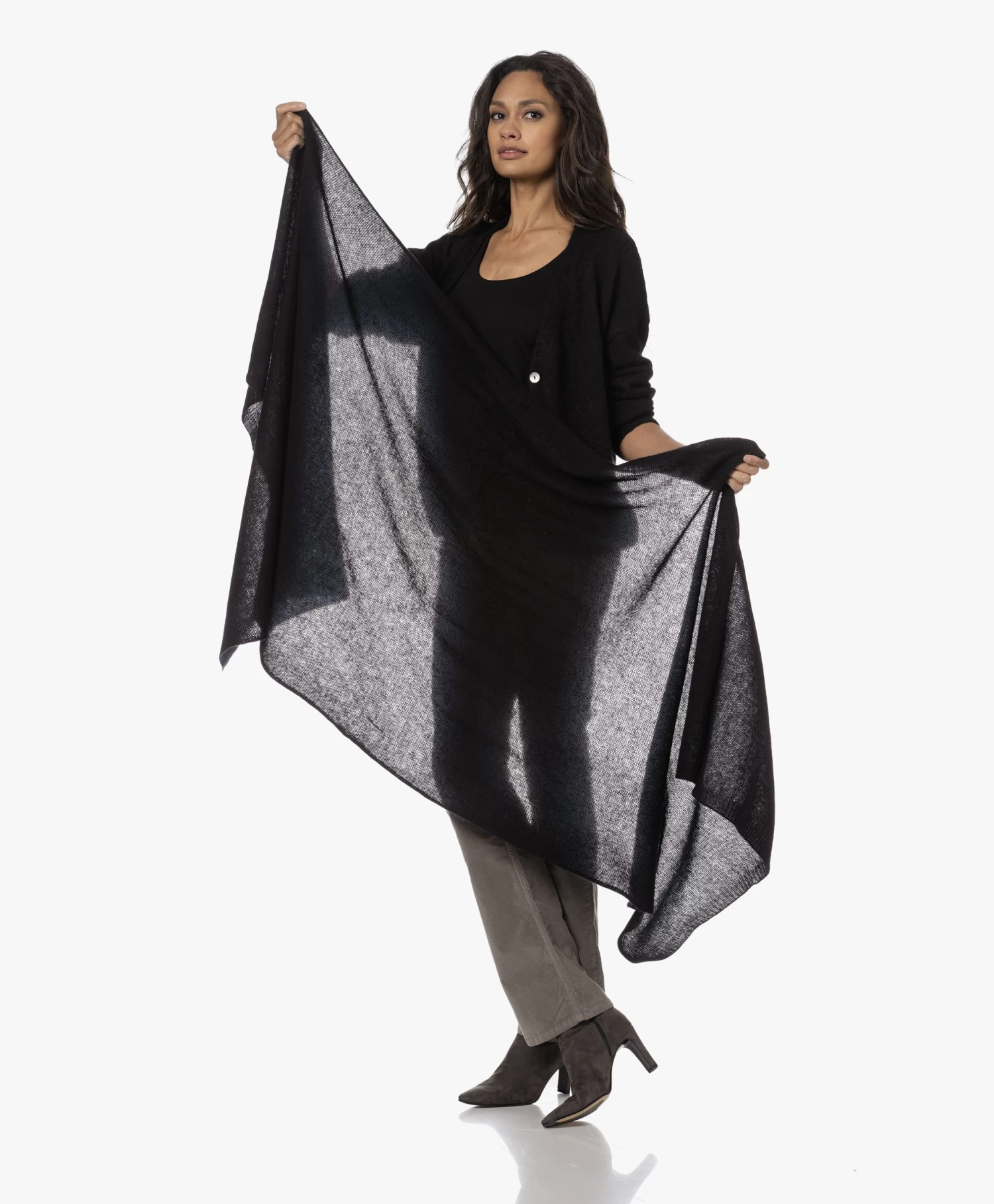 Repeat Oversized Bio Cashmere Sjaal - Zwart 4 Repeat Oversized Bio Cashmere Sjaal - Zwart - Afbeelding 4