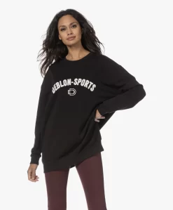 Deblon Sports Gigi Oversized Logo Sweatshirt - Zwart -Kleding Series Winkel 230809 52181a72 9e6a 463e 9f00 05e0b7decd52 scaled