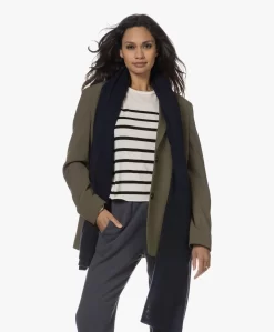 Repeat Oversized Bio Cashmere Sjaal - Navy 20 Repeat Oversized Bio Cashmere Sjaal - Navy -Kleding Series Winkel 230809 592576b1 998c 4784 ae97 914b79145ebd scaled