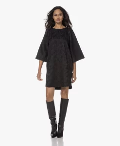 By-Bar Sadie Jaquard Jurk Met Flared Mouwen - Zwart -Kleding Series Winkel 230809 ce79a137 3ed0 49e3 999b 0fcd086a60e4 scaled