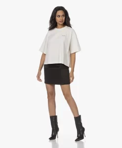 Róhe Ariam Oversized Logo T-Shirt - Off-White -Kleding Series Winkel 230810 1a510ec6 4dbb 4442 88ac 61e7db4d3dc2 scaled