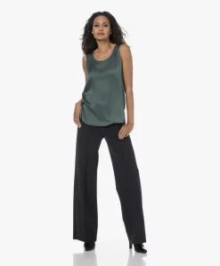 Repeat Mouwloze Stretch-Zijden Top - Kelp -Kleding Series Winkel 230810 2c2ffc5d f5c9 4d41 b8a9 742bcabb1481 scaled
