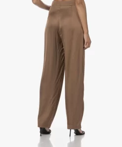 Resort Finest Fico Loose-Fit Satijnen Pantalon - Camel -Kleding Series Winkel 230810 2d207926 b822 40c6 be88 1de6ec5f9fd4 scaled
