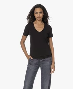 Repeat Stretch Katoenen V-Hals T-Shirt - Zwart 22 Repeat Stretch Katoenen V-Hals T-Shirt - Zwart -Kleding Series Winkel 230810 5a204ec1 c3a2 432e 94e8 afa9242ce5a5