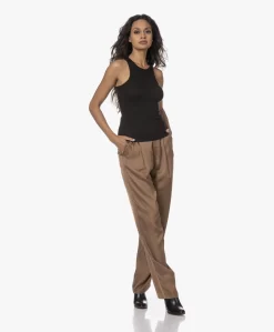 Resort Finest Fico Loose-Fit Satijnen Pantalon - Camel -Kleding Series Winkel 230810 fa43b60a e3d8 48c7 942d 836bc6a28c5f scaled