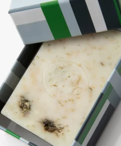 Cosmydor R/3 Essential Oil Zeep Voor Gevoelige Huid - Geranium & Camomile Flower -Kleding Series Winkel 2a5d6fe7 1999 470b 93ec 8421197a4040 01 scaled