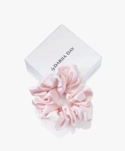 By Dariia Day Mulberry Zijden Scrunchie Medium - Blush Pink