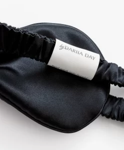 By Dariia Day Mulberry Zijden Slaapmasker - Midnight Black -Kleding Series Winkel 3a2fc532 aa16 40ef bdd0 dfccff3b4c1e scaled