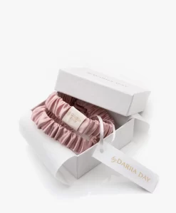 By Dariia Day Mulberry Zijden Haarband - Blush Pink -Kleding Series Winkel 41108171 8b5f 4455 9d02 b50d95a2eb2d 02 scaled