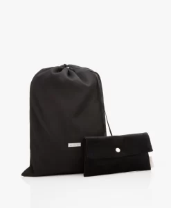 By Dariia Day Zijden Travel Set Met Luxfill Kussen - Midnight Black -Kleding Series Winkel 441e29d8 4eea 4ae9 a626 0415972dd875 02 scaled