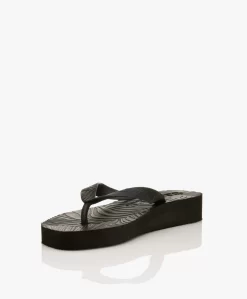 Sleepers Tapered Platform Teenslippers Van Natuurlijk Rubber - Zwart -Kleding Series Winkel 445412f6 b86c 406c 8a6e cc27087d44c0 07 scaled