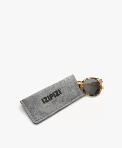 Izipizi Sun #M Zonnebril - Light Tortoise/Grijze Glazen -Kleding Series Winkel 45370fbe de9c 4ba6 be26 7c76a99552f4 38 scaled