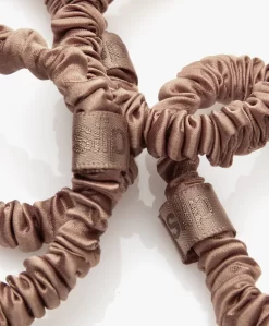Slip™ 4-Pack Skinnies Zijden Scrunchies - Lichtbruin -Kleding Series Winkel 5208731e 0f85 41f4 b9b4 f9a1032ab274 04 scaled