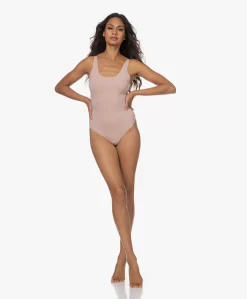Wolford Ribjersey String Body - Powder Pink -Kleding Series Winkel 5d3ed9f4 f9d9 458c bf28 ef2cd694546e 56 scaled
