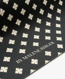 By Malene Birger Yogamma Yoga Mat - Zwart -Kleding Series Winkel 67b226f4 a433 49e1 ac42 1f9880b57536 01 scaled