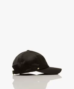 By Malene Birger Aubriel Satijnen Pet - Zwart -Kleding Series Winkel 691c0246 46b2 416a 98b8 ad96fe869cca 03 scaled