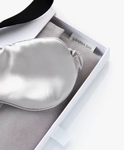 By Dariia Day Mulberry Zijden Slaapmasker - Zilvergrijs -Kleding Series Winkel 71da5d8d d042 4449 a23d cc5f30876317 scaled
