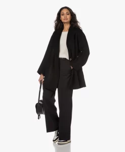 By Malene Birger Ayvia Halflange Double-Breasted Jas - Zwart -Kleding Series Winkel 83405 87942 83470 87274 66007 COMBI 74188.CR3 1813882d a36c 42ec 9faf 4e2dcfb2b11b scaled