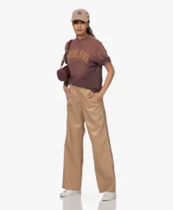 Anine Bing Koa Faux Leren Loose-Fit Broek - Butterscotch -Kleding Series Winkel 86790 84212 34104 84222 74333 COMBI 75816.CR3 6c3d47e4 3e54 4933 b677 726860a0134c scaled