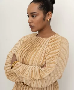 Viveh Lolite Satijnen Plissé Blouse - Warm Sand -Kleding Series Winkel 91dd58be 54dc 4011 b41e 84312a242d8b 181 scaled