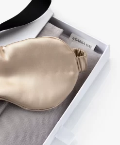 By Dariia Day Mulberry Zijden Slaapmasker - French Beige -Kleding Series Winkel 91e7f0ce bb81 4bb6 9808 8b0748f23279 scaled