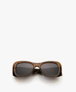 Tol Eyewear The Island Zonnebril - Liquid Brown -Kleding Series Winkel 991ca757 b8d6 4968 83a2 f0b7419f1bf5 02 scaled