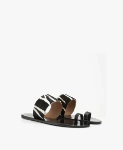 Atp Atelier Astrid Zebraprint Leren Teenslippers- Zwart 13 Atp Atelier Astrid Zebraprint Leren Teenslippers- Zwart -Kleding Series Winkel ATP Atelier Astrid Printed Zebra Pony Black 393 scaled