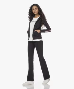 Deblon Sports Jackie Mouwloze Logo Sport Top - Off-White -Kleding Series Winkel Capture 77988 72818 77990 34104 68870.CR3 b821bc9e 30d7 4fcd b0be 5409e2e69908 scaled