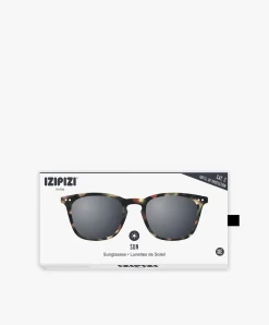 Izipizi Sun #E Zonnebril - Tortoise/Grijze Glazen -Kleding Series Winkel E IZIPIZI SUN E Zonnebril Trapezium Montuur TortoiseGrijze Glazen 05