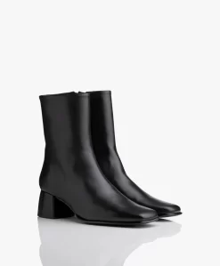 Filippa K Eileen Leren Laarzen - Zwart -Kleding Series Winkel Filippa K Eileen Leather Boot Black 03 scaled