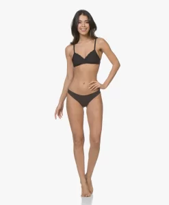 Hanro Invisible Cotton String - Zwart -Kleding Series Winkel HANRO Invisible Cotton String Zwart 08 scaled