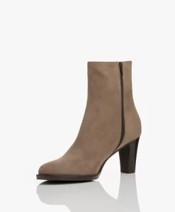 Panara Suède Enkellaars Met Hak - Taupe -Kleding Series Winkel Panara Sude Enkellaars met Hak Taupe 352 scaled