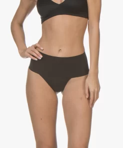 Spanx® Undie-Tectable String - Zwart -Kleding Series Winkel SPANX Undie Tectable String Zwart 04 scaled