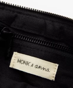 Monk & Anna Mori Vegan Gewatteerde Schoudertas - Midnight -Kleding Series Winkel b5e0e360 4903 4d2a a009 bda698757ad4 02 scaled