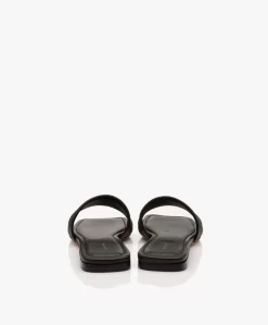 Anine Bing Ria Monogram Print Slip-In Sandalen - Zwart -Kleding Series Winkel b617a96c 4c04 4496 8f3b e8c4eddacbd8 03 scaled