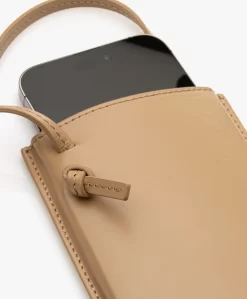By Malene Birger Aya Leren Telefoontasje - Zand -Kleding Series Winkel deae5e6b 0caf 4cd3 a0cf f9fbd2232881 04 scaled