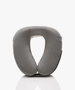 Slip™ Jet Setter Zijden Print Reiskussen - Bon Voyage 11 Slip™ Jet Setter Zijden Print Reiskussen - Bon Voyage -Kleding Series Winkel df0ba3b0 4b97 4e64 b0c1 418ab96c5e11 12 scaled