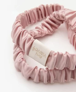 By Dariia Day Mulberry Zijden Haarband - Blush Pink -Kleding Series Winkel f66ad0d5 783a 4651 9653 9bcb7327e2a1 04 scaled