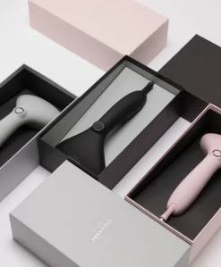 Steamery Cirrus No.2 Travel Stoomapparaat - Roze 11 Steamery Cirrus No.2 Travel Stoomapparaat - Roze -Kleding Series Winkel steamery cirrus no2 travel steamer pink 12